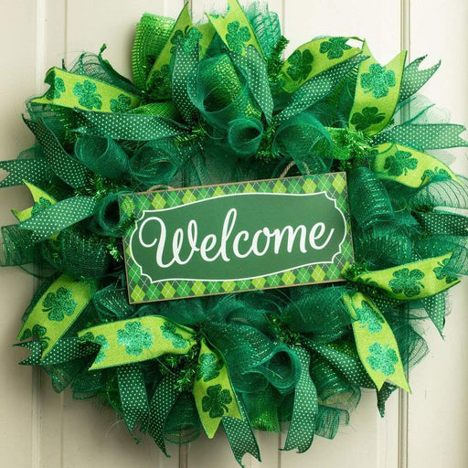 wooden-green-argyle-welcome-sign