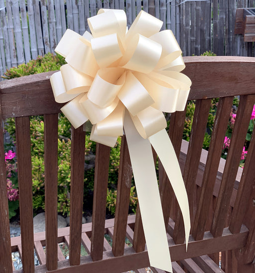instant pull bows for a budget friendly champagne wedding theme