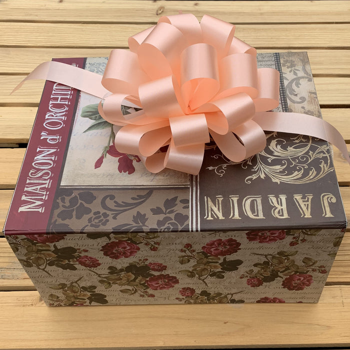 gift wrapping peach pull bows