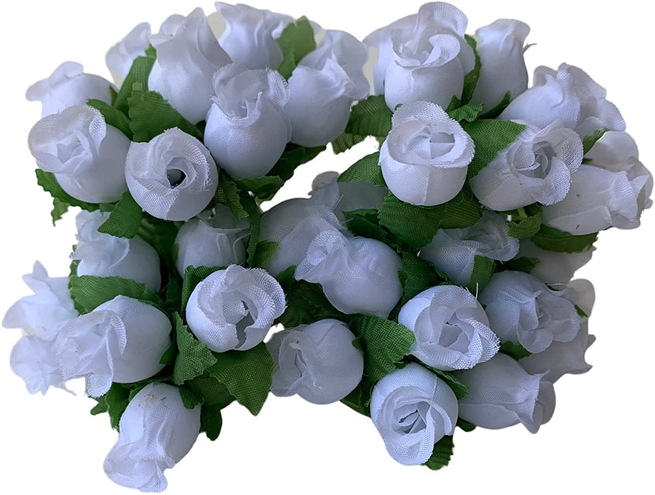 white-mini-roses-wedding-decor