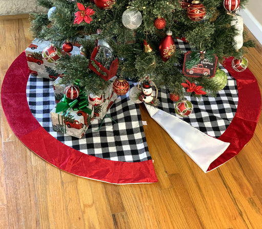 red-felt-edge-christmas-tree-skirt