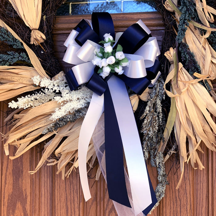 navy-blue-and-white-bows-with-rosebuds