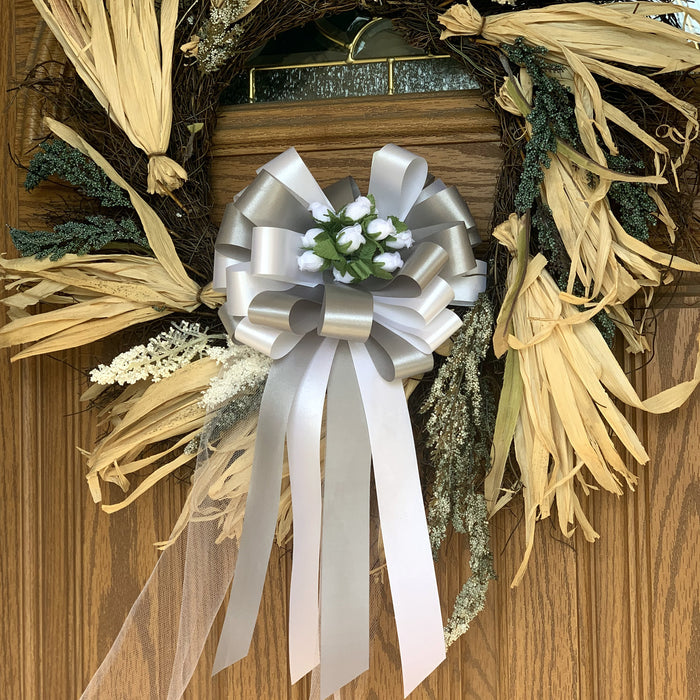 white-silver-wreath-bows
